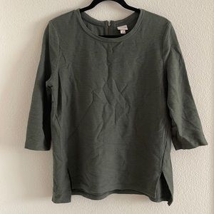 Quarter sleeve upper back zip sweater